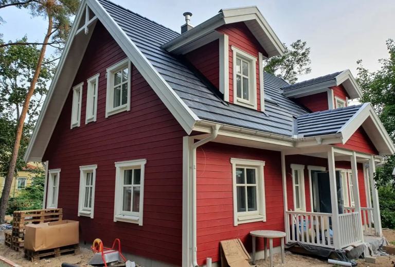 rotes Holzhaus aus Schweden